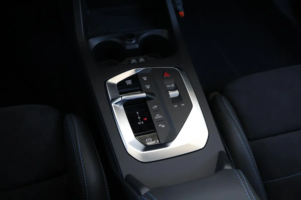 220 M Sport Design Edition | Sport Pakket Pro | Panorama Dak | Parking Assistant Plus | Harman Kardon | Head-Up | Invidual Midnight Sapphire |