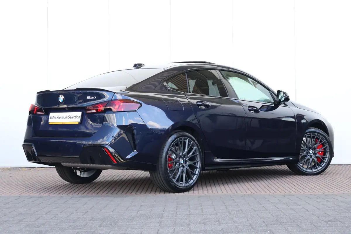 220 M Sport Design Edition | Sport Pakket Pro | Panorama Dak | Parking Assistant Plus | Harman Kardon | Head-Up | Invidual Midnight Sapphire |