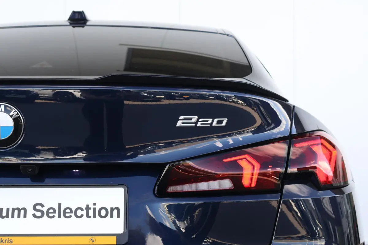 220 M Sport Design Edition | Sport Pakket Pro | Panorama Dak | Parking Assistant Plus | Harman Kardon | Head-Up | Invidual Midnight Sapphire |