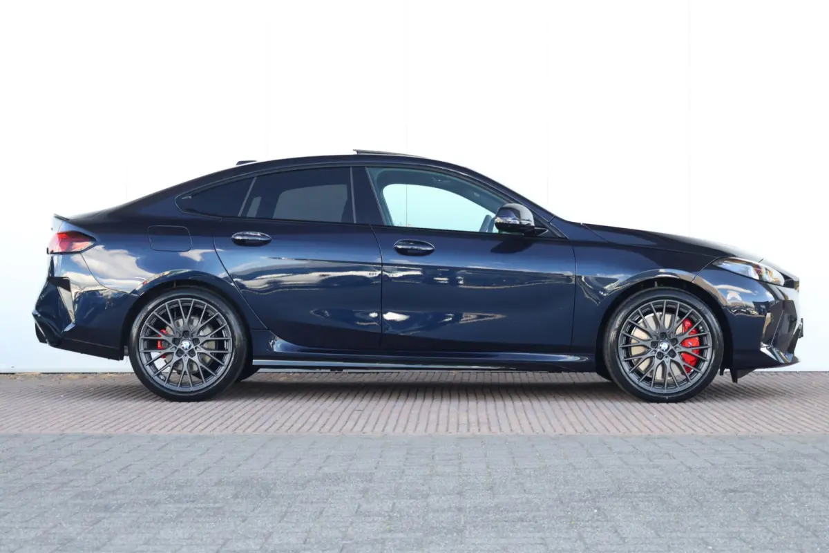 220 M Sport Design Edition | Sport Pakket Pro | Panorama Dak | Parking Assistant Plus | Harman Kardon | Head-Up | Invidual Midnight Sapphire |