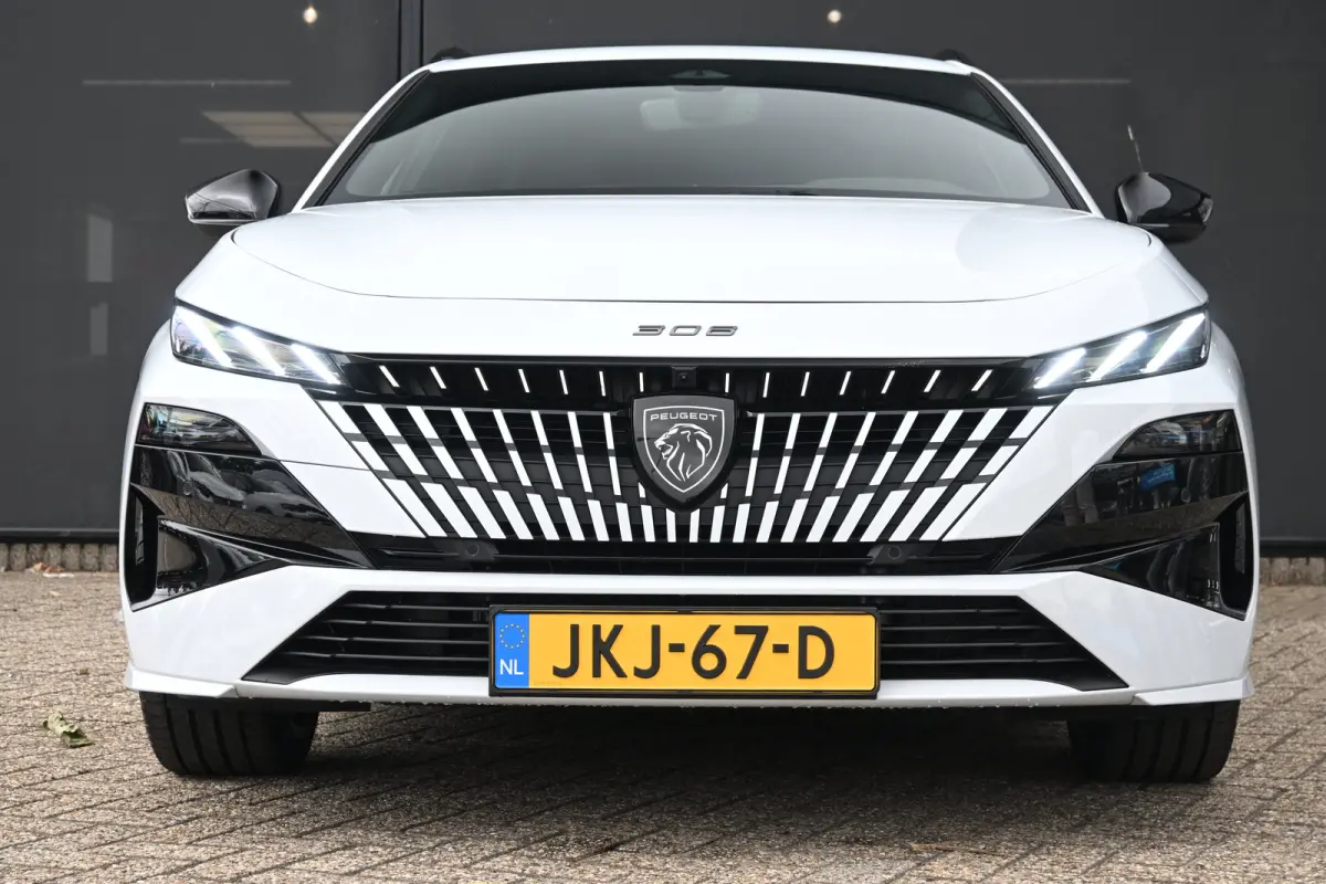 1.2 Hybrid 145 e-DCS6 GT Tot 8 Jaar Garantie! | 360 Camera | Elektr. Stoelen | Elektr. Achterklep | LED-Matrix | Adaptive Cruise | Alcantara | Stuur/Stoelverwarming | !!