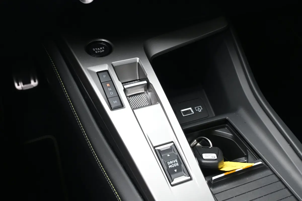 1.2 Hybrid 145 e-DCS6 GT Tot 8 Jaar Garantie! | 360 Camera | Elektr. Stoelen | Elektr. Achterklep | LED-Matrix | Adaptive Cruise | Alcantara | Stuur/Stoelverwarming | !!