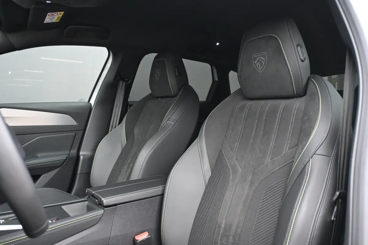 1.2 Hybrid 145 e-DCS6 GT Tot 8 Jaar Garantie! | 360 Camera | Elektr. Stoelen | Elektr. Achterklep | LED-Matrix | Adaptive Cruise | Alcantara | Stuur/Stoelverwarming | !!