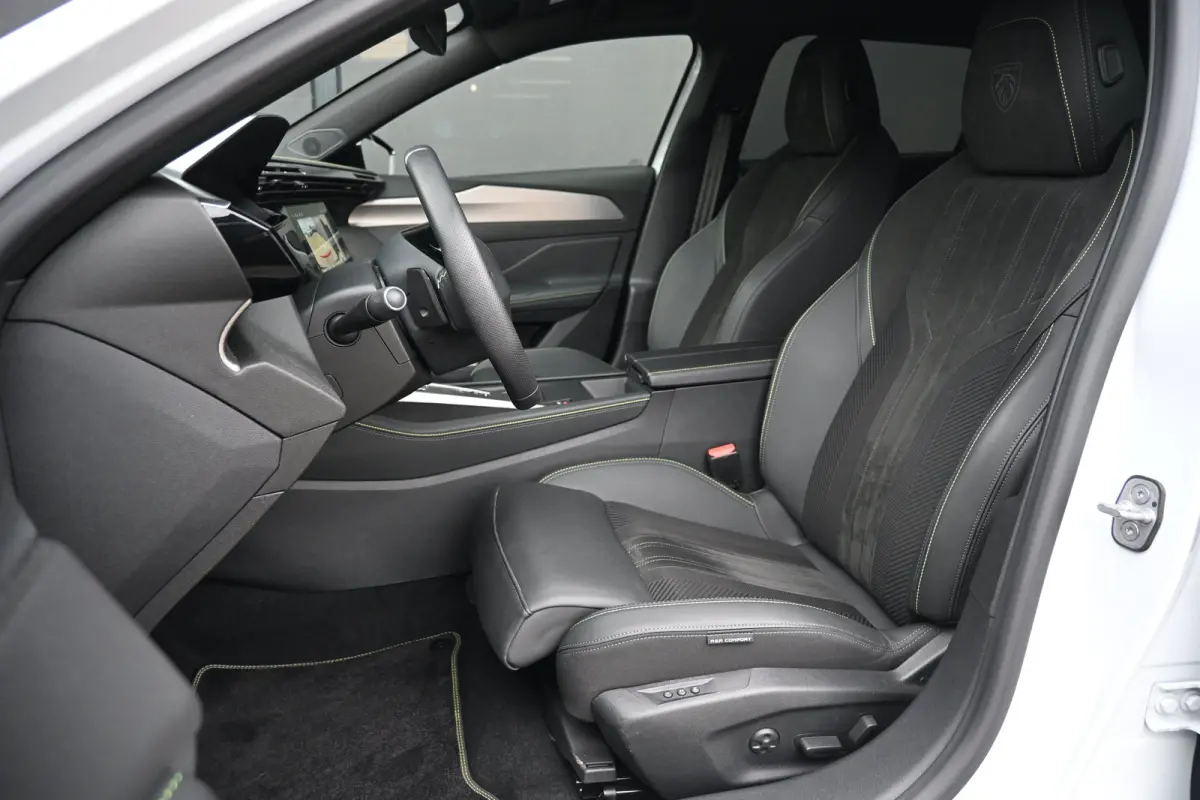 1.2 Hybrid 145 e-DCS6 GT Tot 8 Jaar Garantie! | 360 Camera | Elektr. Stoelen | Elektr. Achterklep | LED-Matrix | Adaptive Cruise | Alcantara | Stuur/Stoelverwarming | !!