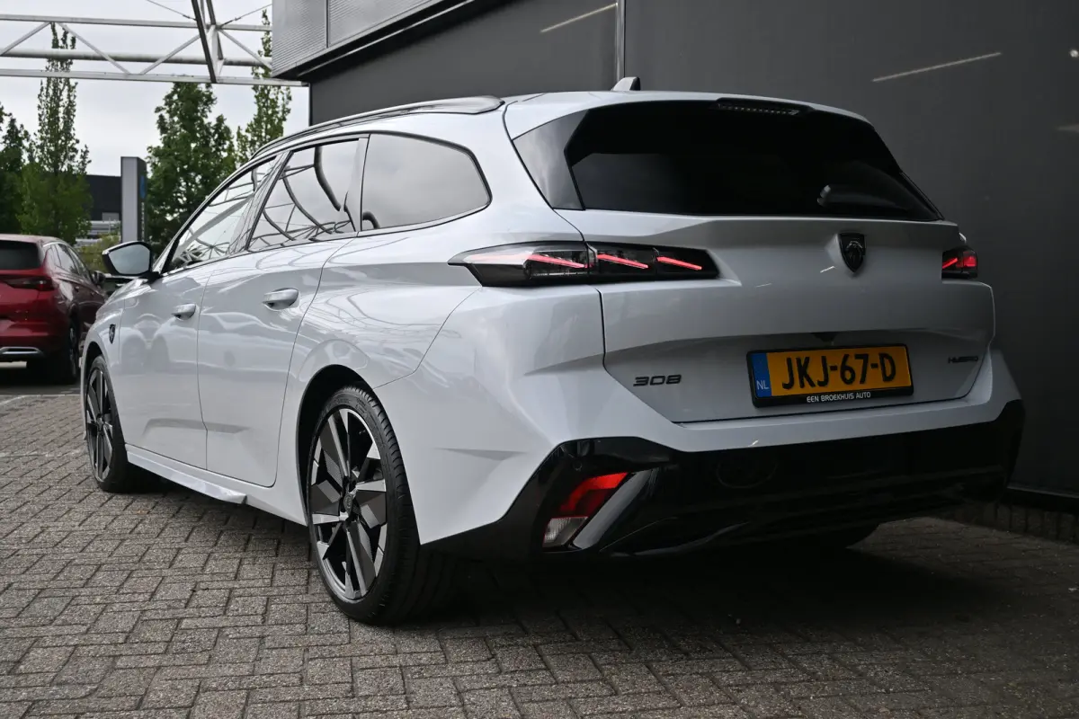 1.2 Hybrid 145 e-DCS6 GT Tot 8 Jaar Garantie! | 360 Camera | Elektr. Stoelen | Elektr. Achterklep | LED-Matrix | Adaptive Cruise | Alcantara | Stuur/Stoelverwarming | !!