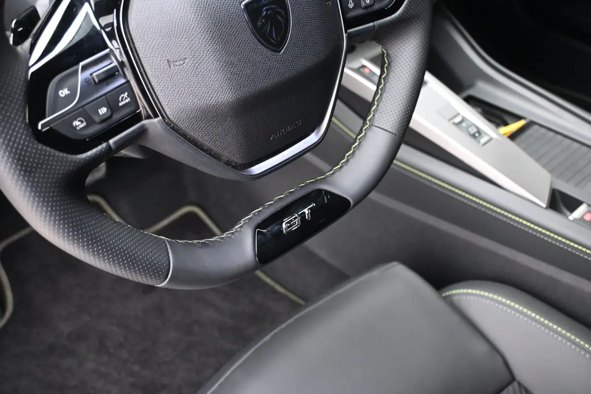 1.2 Hybrid 145 e-DCS6 GT Tot 8 Jaar Garantie! | 360 Camera | Elektr. Stoelen | Elektr. Achterklep | LED-Matrix | Adaptive Cruise | Alcantara | Stuur/Stoelverwarming | !!