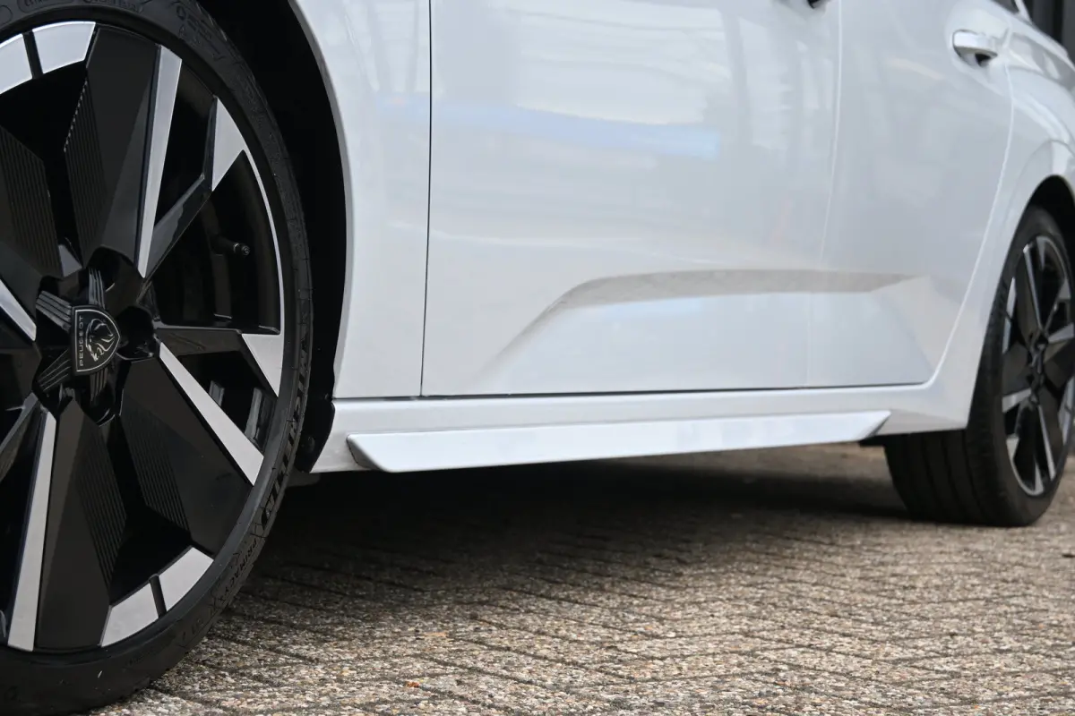 1.2 Hybrid 145 e-DCS6 GT Tot 8 Jaar Garantie! | 360 Camera | Elektr. Stoelen | Elektr. Achterklep | LED-Matrix | Adaptive Cruise | Alcantara | Stuur/Stoelverwarming | !!