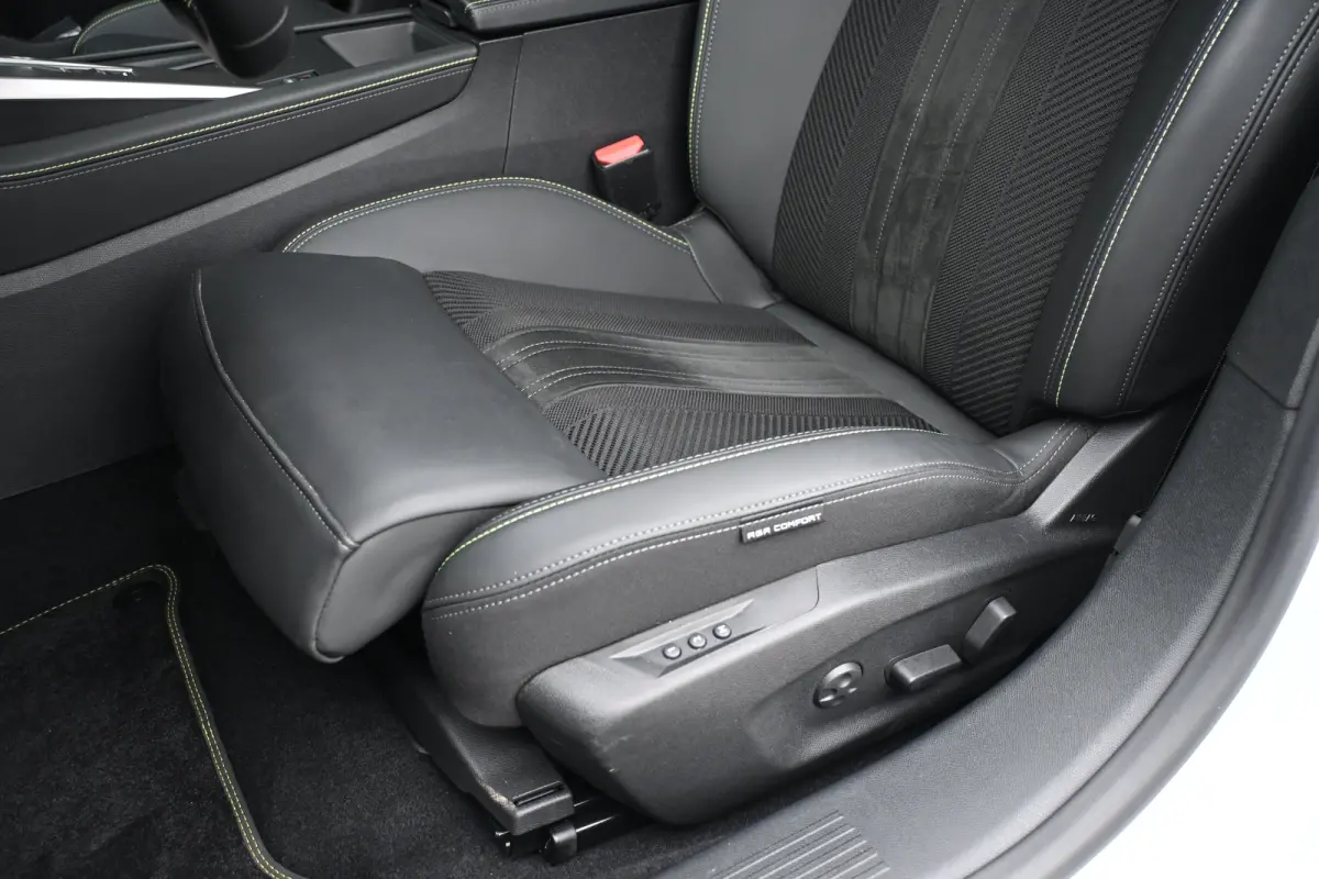 1.2 Hybrid 145 e-DCS6 GT Tot 8 Jaar Garantie! | 360 Camera | Elektr. Stoelen | Elektr. Achterklep | LED-Matrix | Adaptive Cruise | Alcantara | Stuur/Stoelverwarming | !!