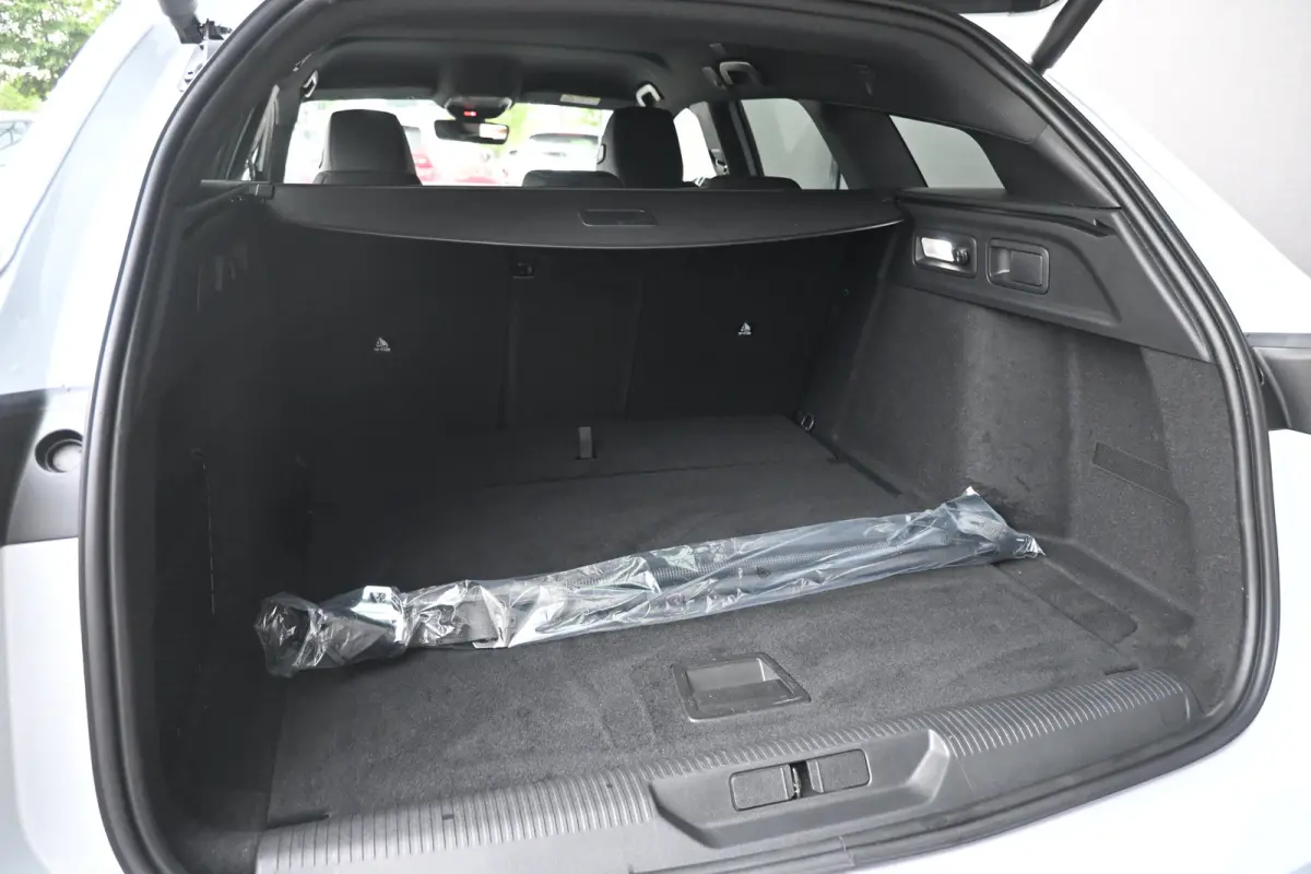 1.2 Hybrid 145 e-DCS6 GT Tot 8 Jaar Garantie! | 360 Camera | Elektr. Stoelen | Elektr. Achterklep | LED-Matrix | Adaptive Cruise | Alcantara | Stuur/Stoelverwarming | !!