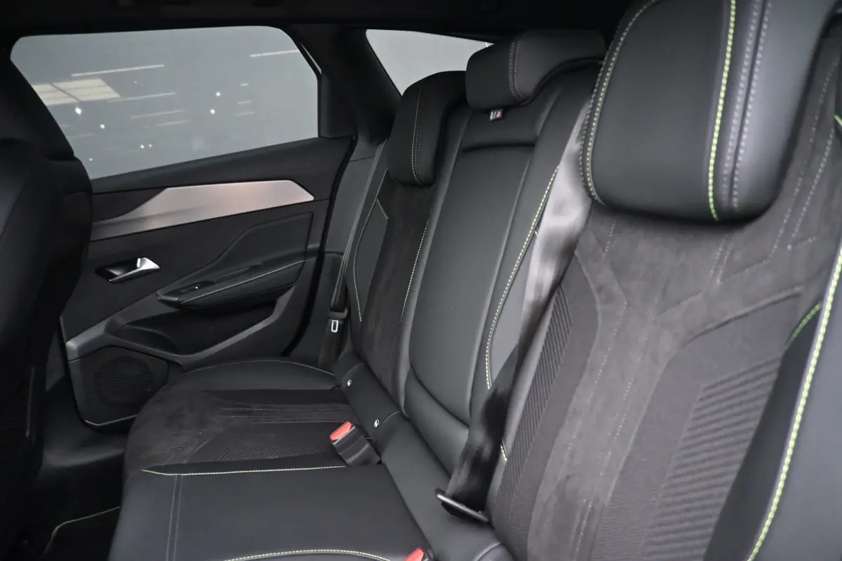 1.2 Hybrid 145 e-DCS6 GT Tot 8 Jaar Garantie! | 360 Camera | Elektr. Stoelen | Elektr. Achterklep | LED-Matrix | Adaptive Cruise | Alcantara | Stuur/Stoelverwarming | !!