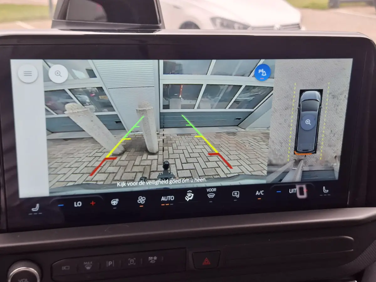 Cust. 340 L2H1 Limited 71 kWh | Android/Apple Carplay | LMV 17" | Voorstoelen/Voorruit Verwarmd | Rondomzicht Camera | Cruise Control Adaptief | Trekhaak | Airco |