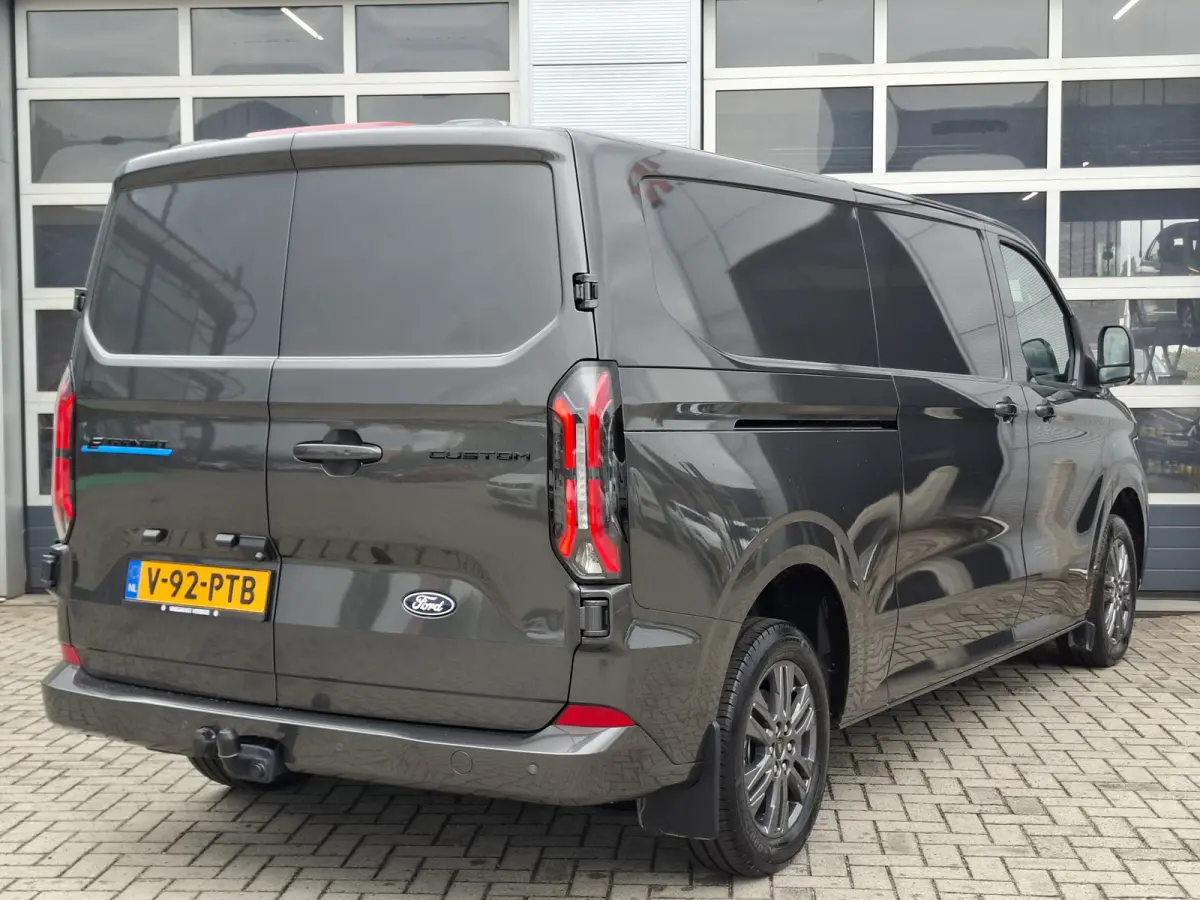 Cust. 340 L2H1 Limited 71 kWh | Android/Apple Carplay | LMV 17" | Voorstoelen/Voorruit Verwarmd | Rondomzicht Camera | Cruise Control Adaptief | Trekhaak | Airco |