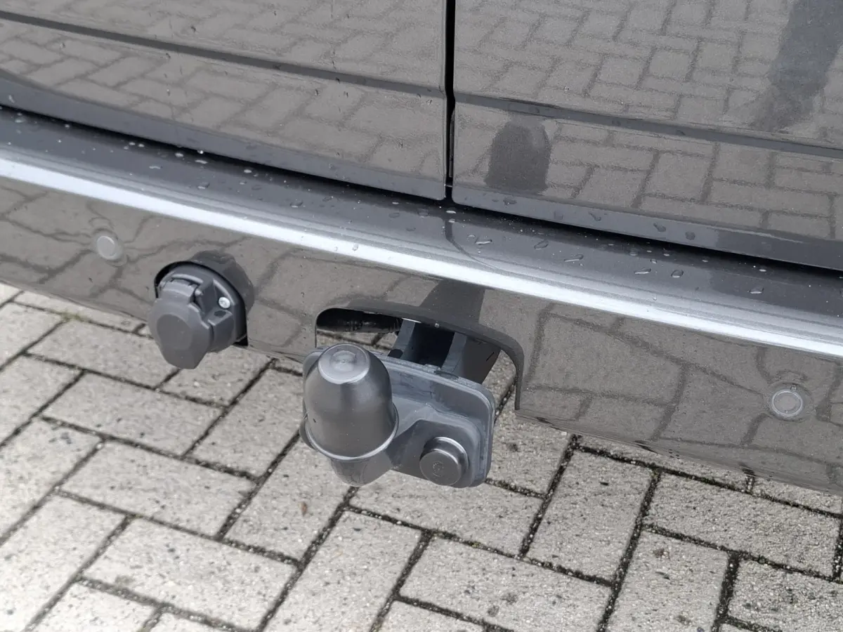 Cust. 340 L2H1 Limited 71 kWh | Android/Apple Carplay | LMV 17" | Voorstoelen/Voorruit Verwarmd | Rondomzicht Camera | Cruise Control Adaptief | Trekhaak | Airco |