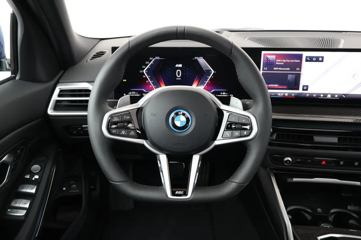 330e | Sport Pakket Pro | Schuif/Kantel Dak | Driving Assistant Professional | Parking Assistant Plus | Adaptieve Led | Elektr. Stoelen | Stuur & Stoel Verwarming |