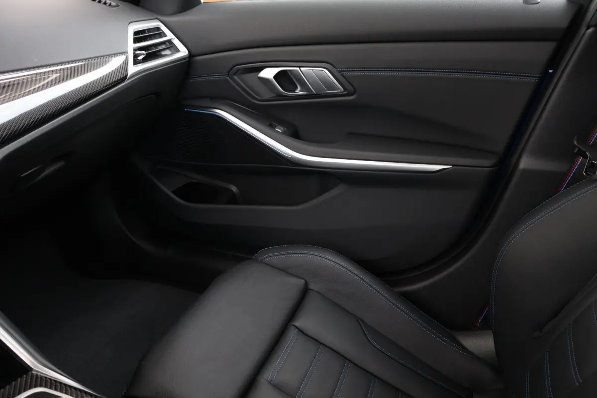 330e | Sport Pakket Pro | Schuif/Kantel Dak | Driving Assistant Professional | Parking Assistant Plus | Adaptieve Led | Elektr. Stoelen | Stuur & Stoel Verwarming |