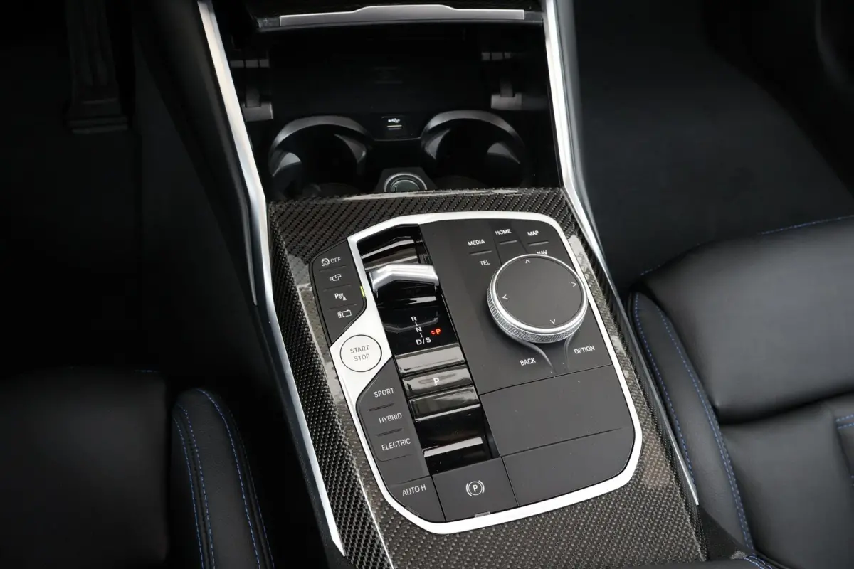 330e | Sport Pakket Pro | Schuif/Kantel Dak | Driving Assistant Professional | Parking Assistant Plus | Adaptieve Led | Elektr. Stoelen | Stuur & Stoel Verwarming |