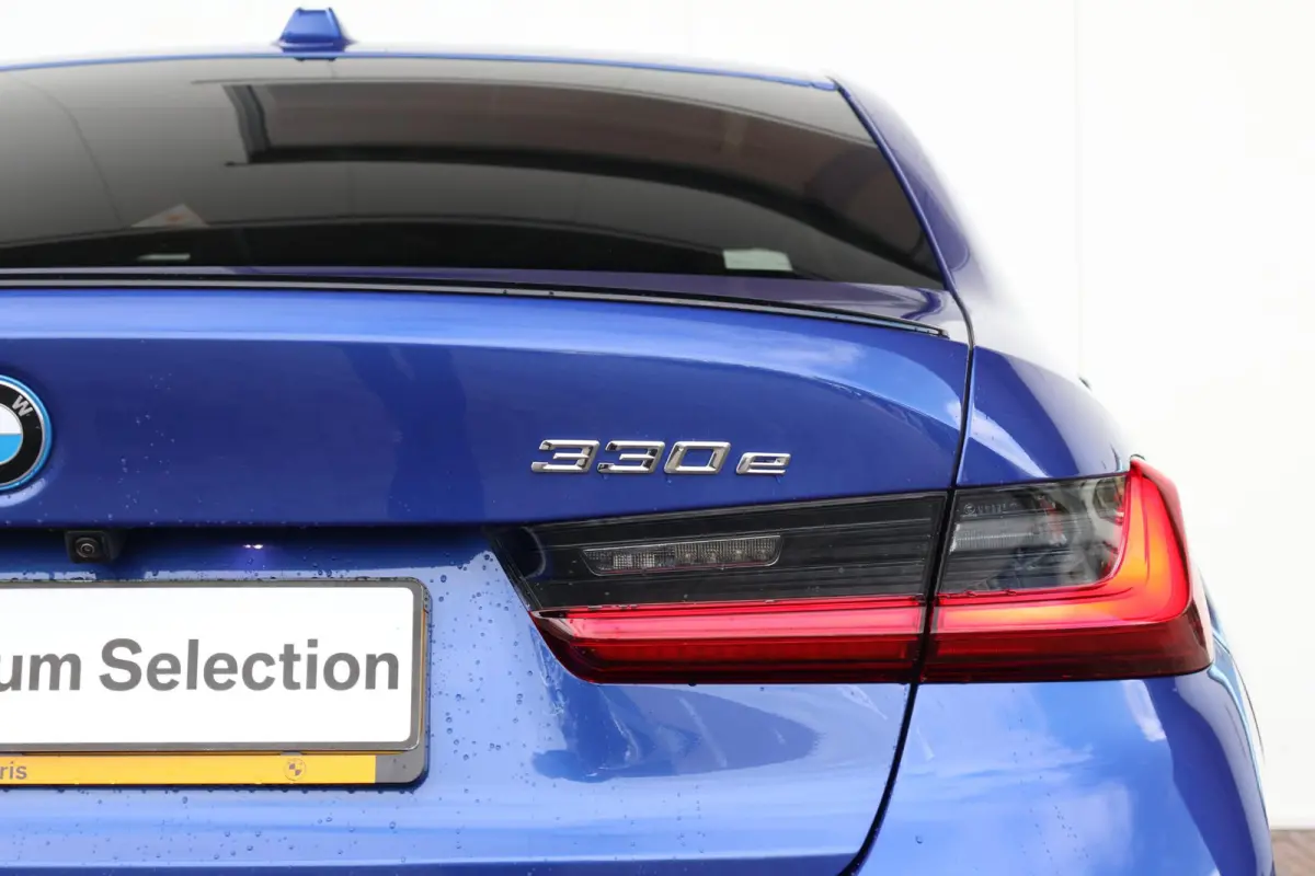 330e | Sport Pakket Pro | Schuif/Kantel Dak | Driving Assistant Professional | Parking Assistant Plus | Adaptieve Led | Elektr. Stoelen | Stuur & Stoel Verwarming |