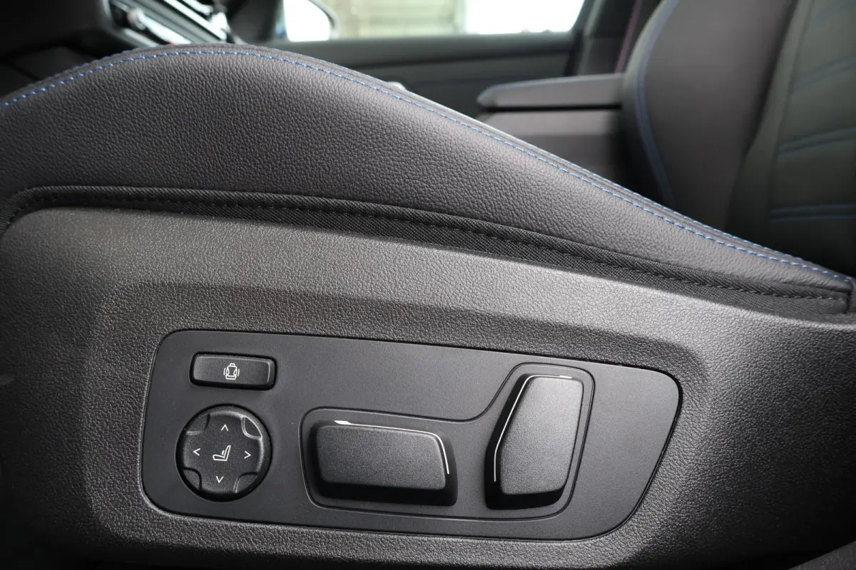 330e | Sport Pakket Pro | Schuif/Kantel Dak | Driving Assistant Professional | Parking Assistant Plus | Adaptieve Led | Elektr. Stoelen | Stuur & Stoel Verwarming |