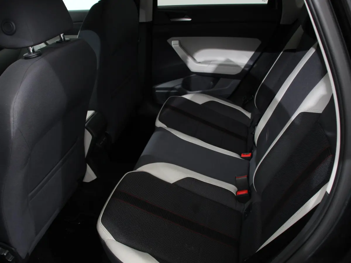 1.0 TSI Automaat Comfort Sport-Line Navigatie Apple Carplay Android Auto Adaptive Cruise Control Stoelverwarming Climate Control Getinte ramen Lichtmetalen Velgen