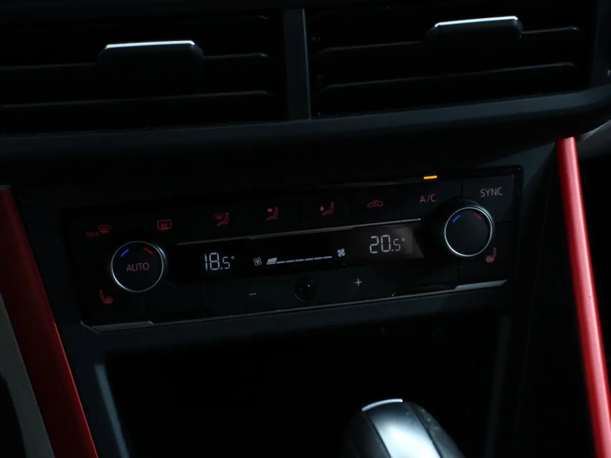 1.0 TSI Automaat Comfort Sport-Line Navigatie Apple Carplay Android Auto Adaptive Cruise Control Stoelverwarming Climate Control Getinte ramen Lichtmetalen Velgen