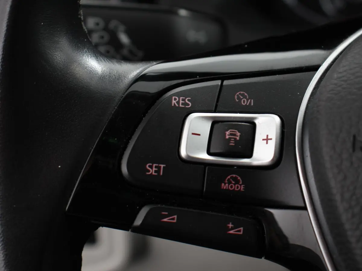 1.0 TSI Automaat Comfort Sport-Line Navigatie Apple Carplay Android Auto Adaptive Cruise Control Stoelverwarming Climate Control Getinte ramen Lichtmetalen Velgen