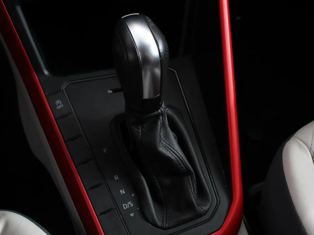 1.0 TSI Automaat Comfort Sport-Line Navigatie Apple Carplay Android Auto Adaptive Cruise Control Stoelverwarming Climate Control Getinte ramen Lichtmetalen Velgen