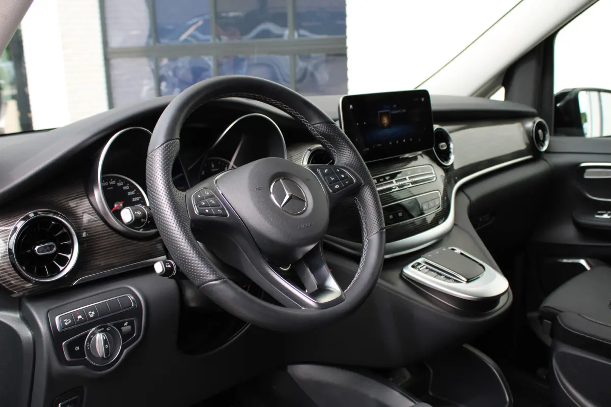 300d / XXL / DC / 4-Matic / 2x Elec Schuifdeur / 360 Camera / Burmester / Vol Opties / NIEUWSTAAT