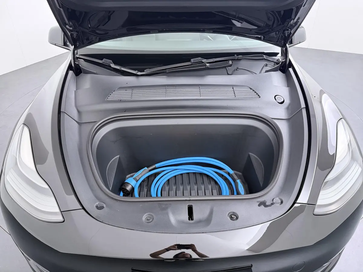 Long Range AWD 75 kWh | Basic Autopilot | Panoramadak |