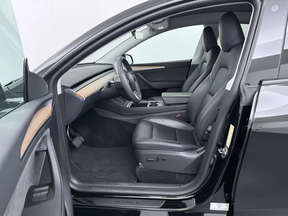 Long Range AWD 75 kWh | Basic Autopilot | Panoramadak |