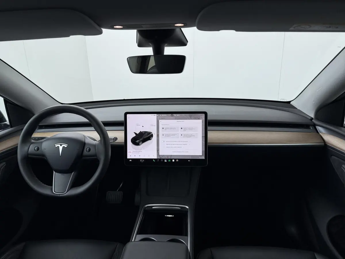Long Range AWD 75 kWh | Basic Autopilot | Panoramadak |