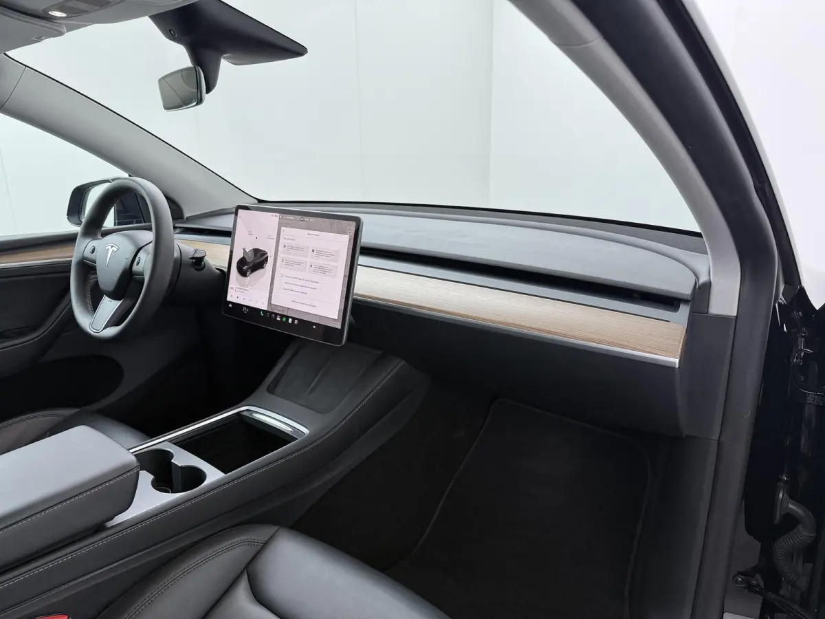 Long Range AWD 75 kWh | Basic Autopilot | Panoramadak |
