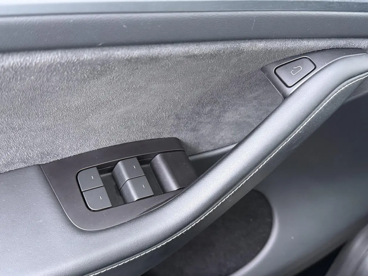 Long Range AWD 75 kWh | Basic Autopilot | Panoramadak |