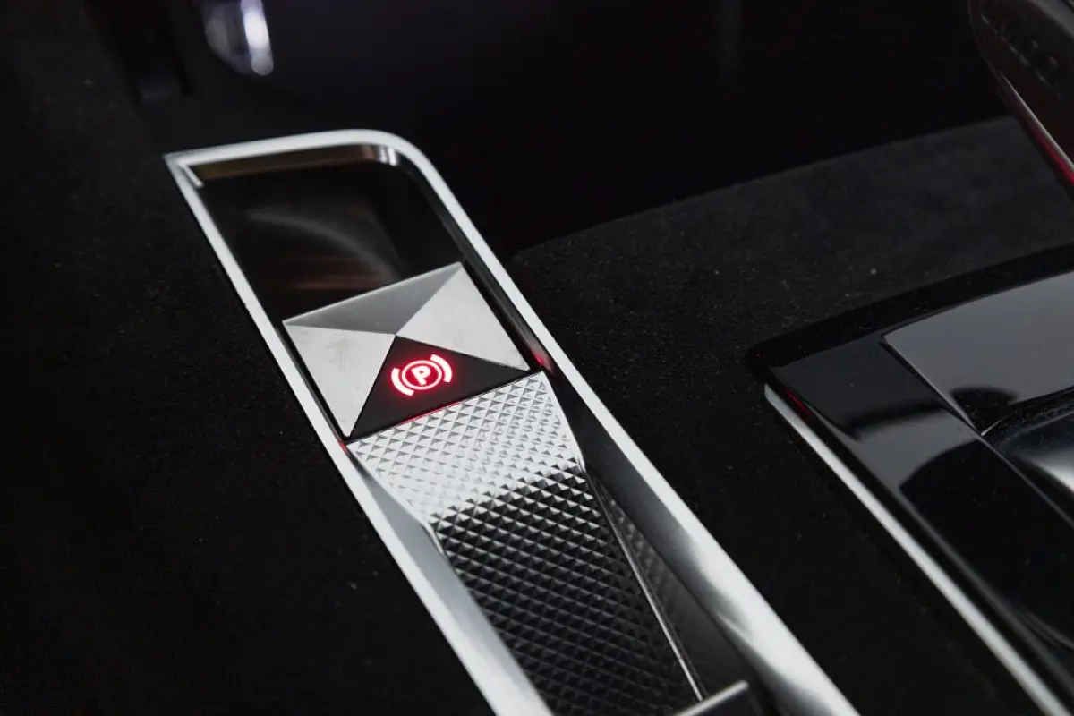 E-Tense 225 Performance Line | Full LED | ECC | Half LEDER