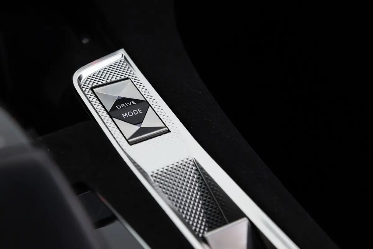 E-Tense 225 Performance Line | Full LED | ECC | Half LEDER