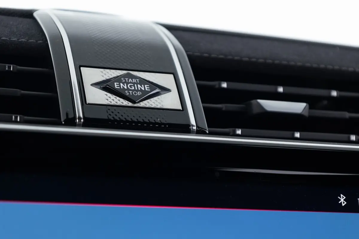 E-Tense 225 Performance Line | Full LED | ECC | Half LEDER