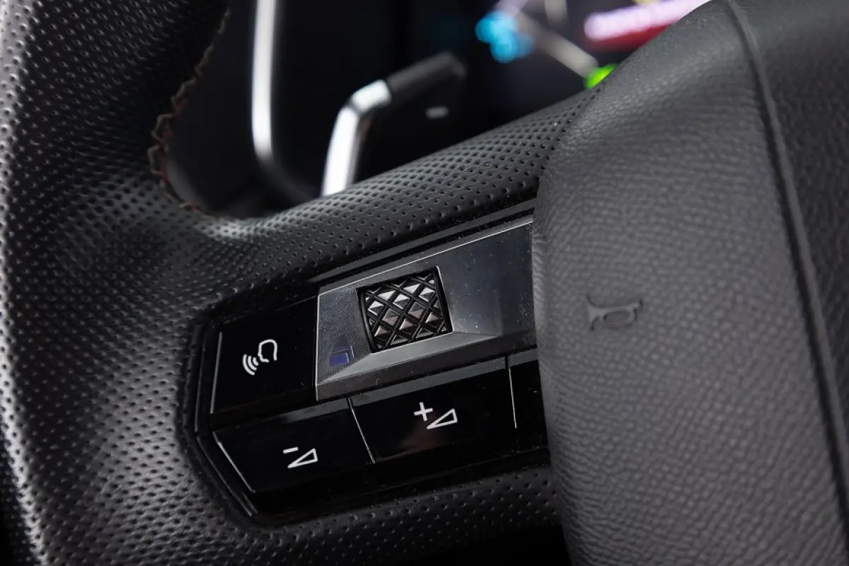 E-Tense 225 Performance Line | Full LED | ECC | Half LEDER