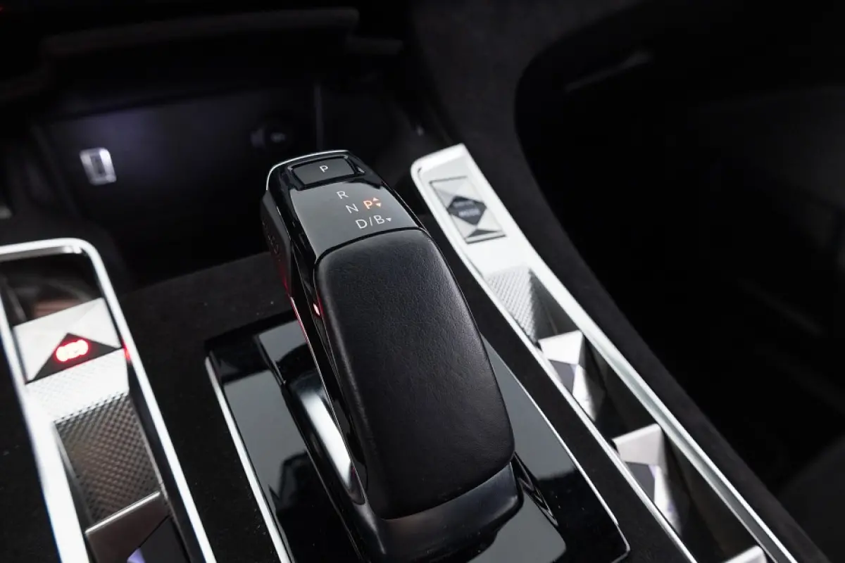 E-Tense 225 Performance Line | Full LED | ECC | Half LEDER