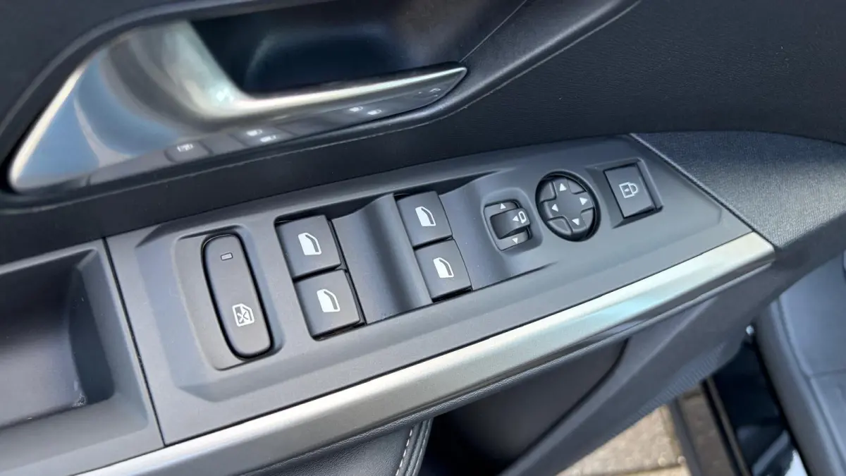 1.2 HYBRID 145PK ALLURE AUTOMAAT / NAVI / LEDER / CLIMA / FULL-LED / 19" LMV / KEYLESS / CAMERA / CRUISECONTROL / ORG. NL. !!