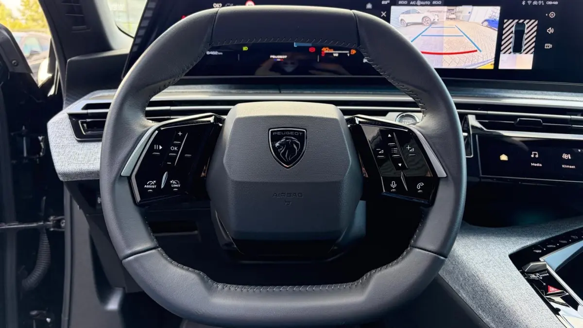 1.2 HYBRID 145PK ALLURE AUTOMAAT / NAVI / LEDER / CLIMA / FULL-LED / 19" LMV / KEYLESS / CAMERA / CRUISECONTROL / ORG. NL. !!