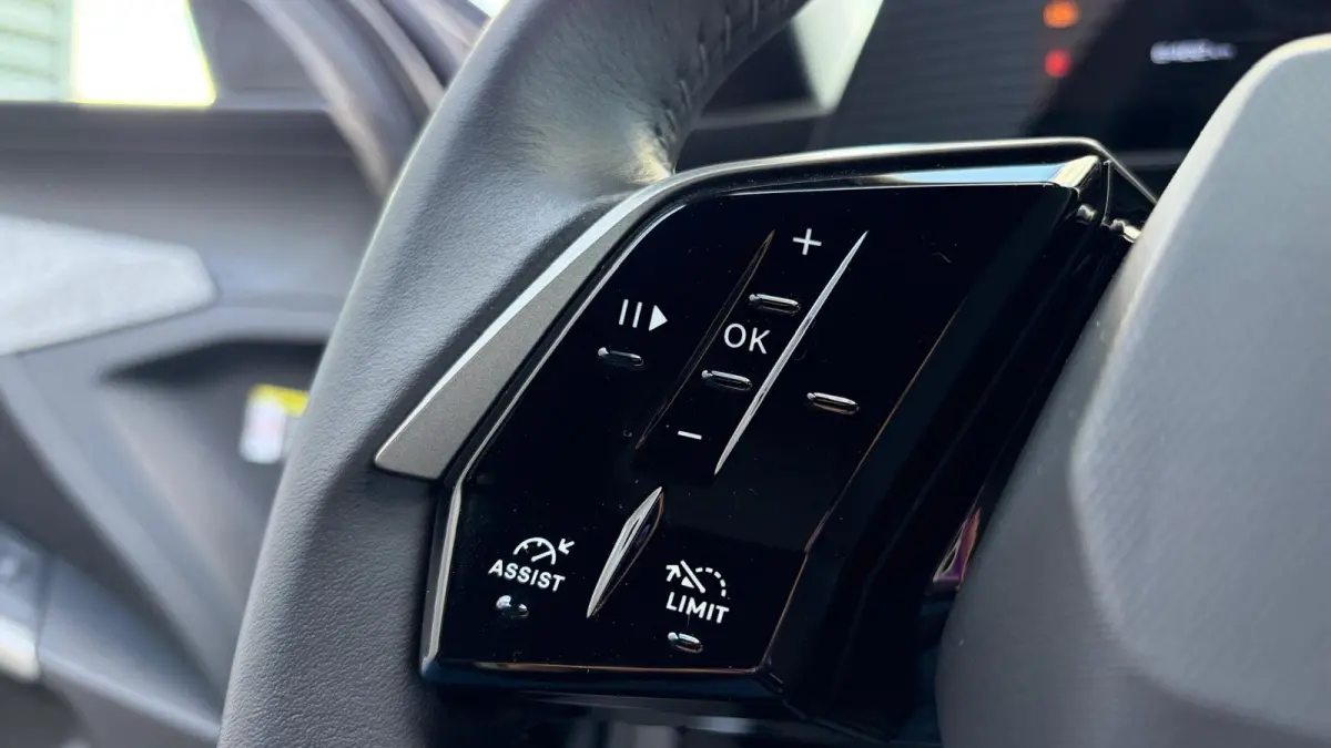 1.2 HYBRID 145PK ALLURE AUTOMAAT / NAVI / LEDER / CLIMA / FULL-LED / 19" LMV / KEYLESS / CAMERA / CRUISECONTROL / ORG. NL. !!