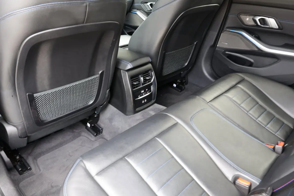 320e M-sport ShadowLine | panoramadak | head-up | harmankardon | laser led | 1e eigenaar | BTW