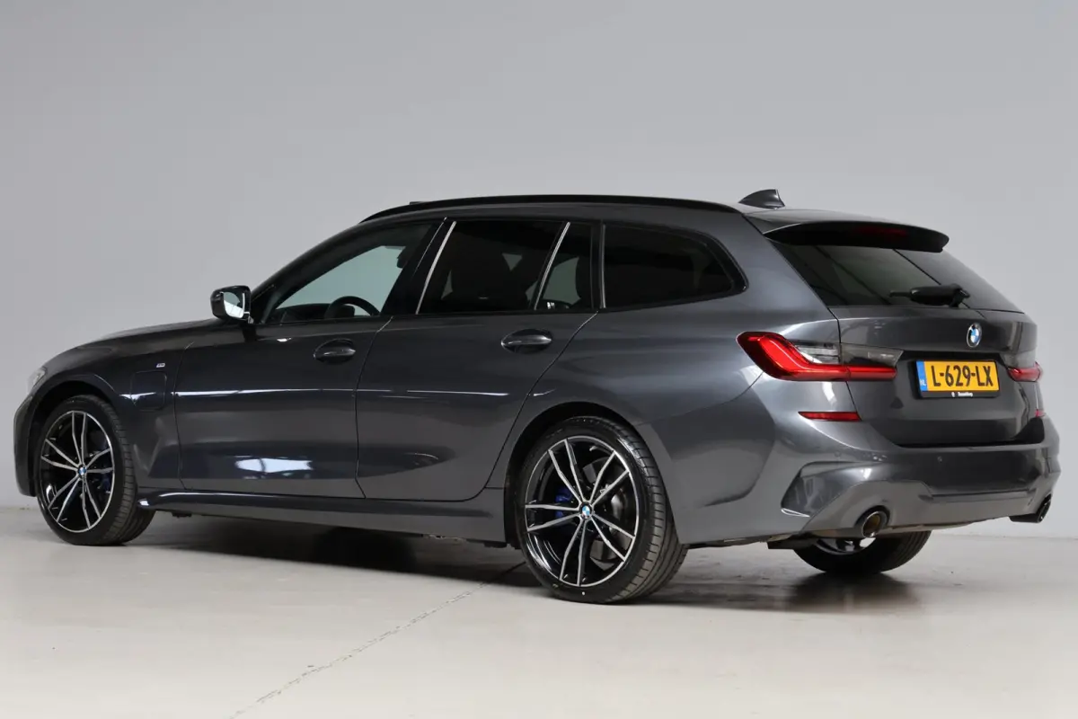 320e M-sport ShadowLine | panoramadak | head-up | harmankardon | laser led | 1e eigenaar | BTW