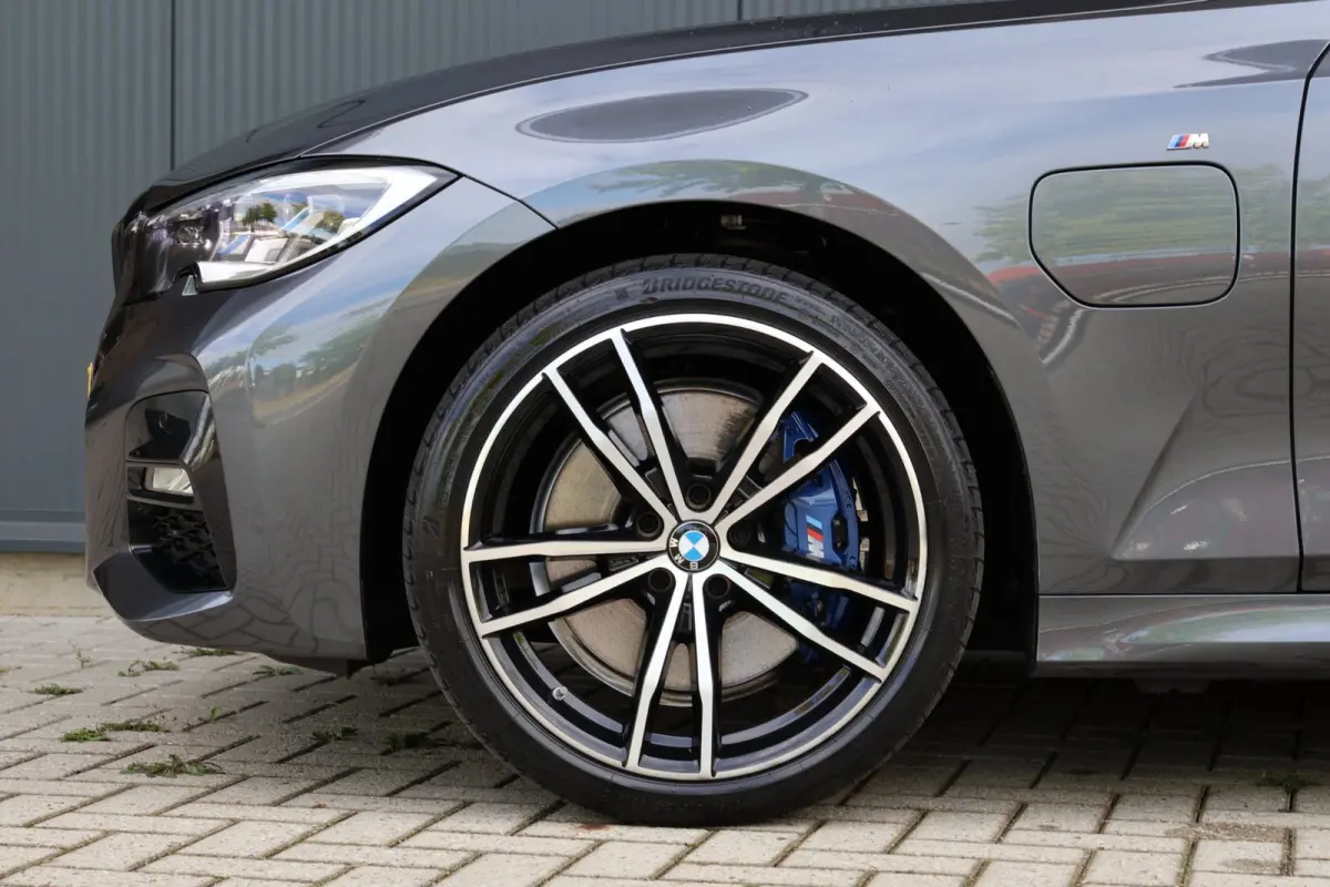 320e M-sport ShadowLine | panoramadak | head-up | harmankardon | laser led | 1e eigenaar | BTW