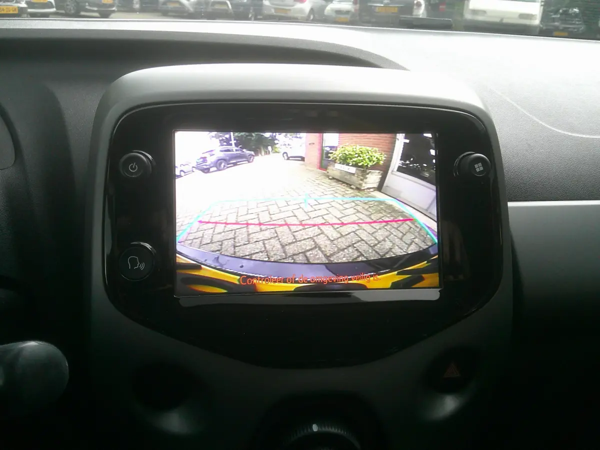 1.0 VVT-i x-play X-Shift Automaat