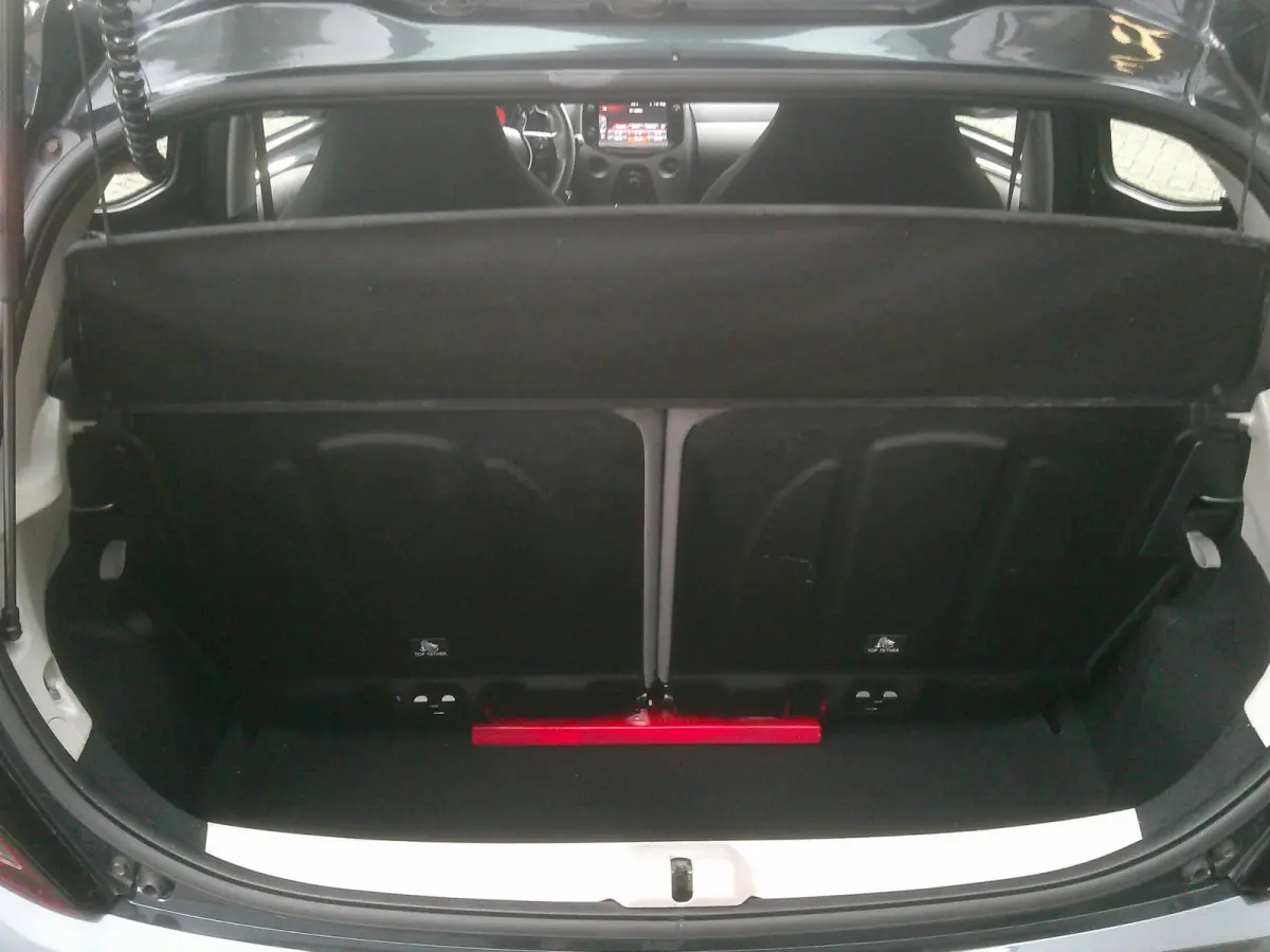 1.0 VVT-i x-play X-Shift Automaat