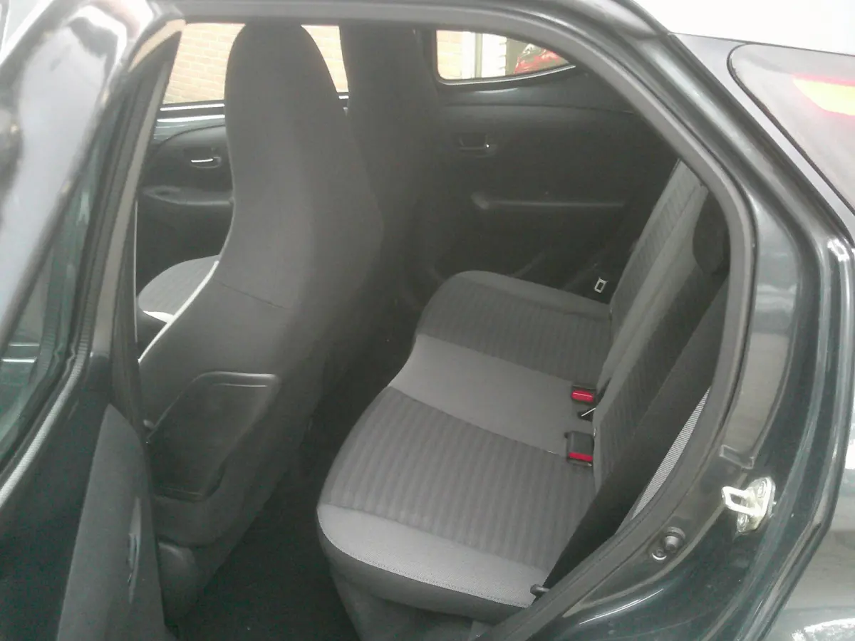 1.0 VVT-i x-play X-Shift Automaat