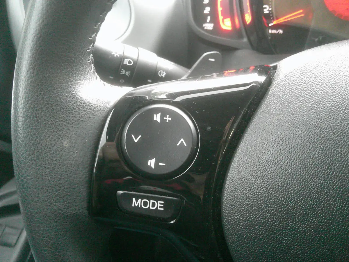 1.0 VVT-i x-play X-Shift Automaat