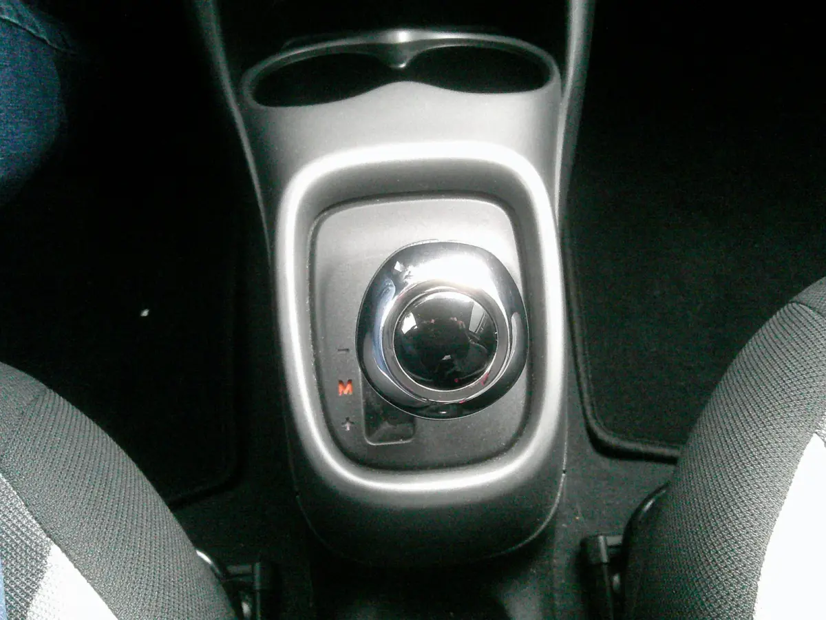 1.0 VVT-i x-play X-Shift Automaat