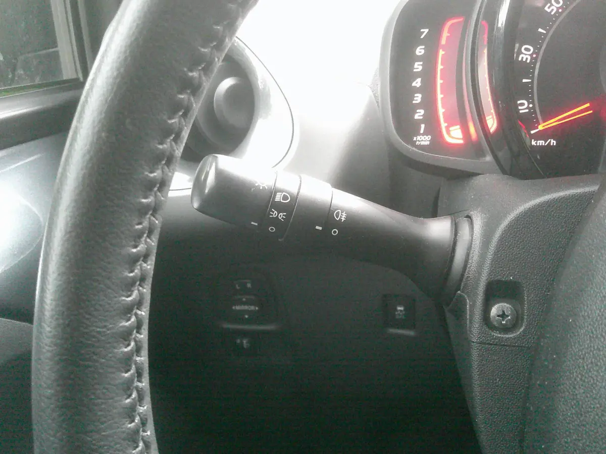 1.0 VVT-i x-play X-Shift Automaat