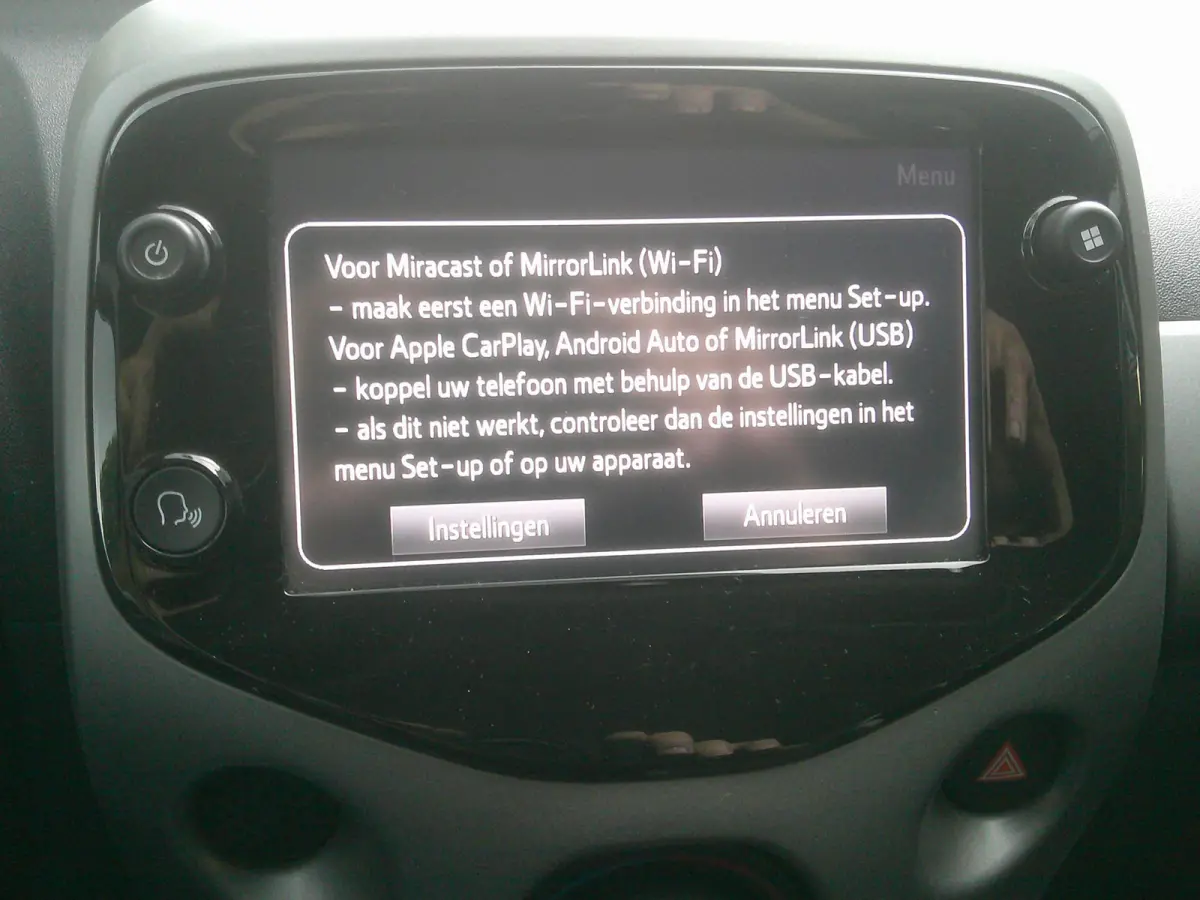 1.0 VVT-i x-play X-Shift Automaat